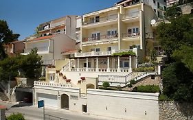 Villa King Apartments